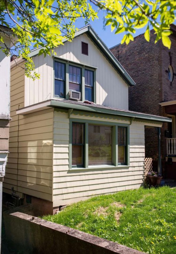 Duluth Apartment: 310 E 5th St.