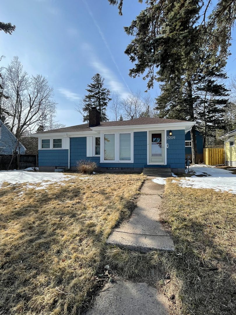 Duluth House: 3209 E Superior St