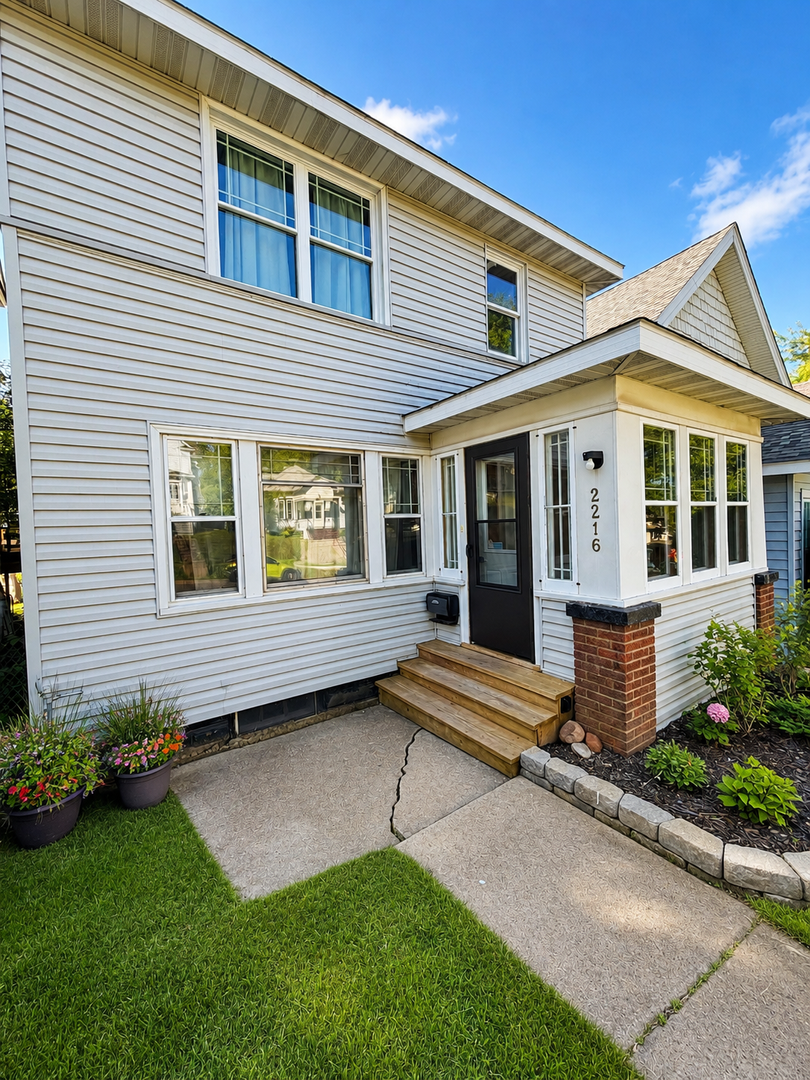 Duluth House: 2216 W 6th St