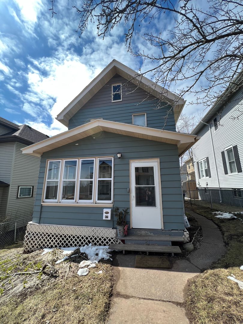Duluth House: 421 N 13th Ave E