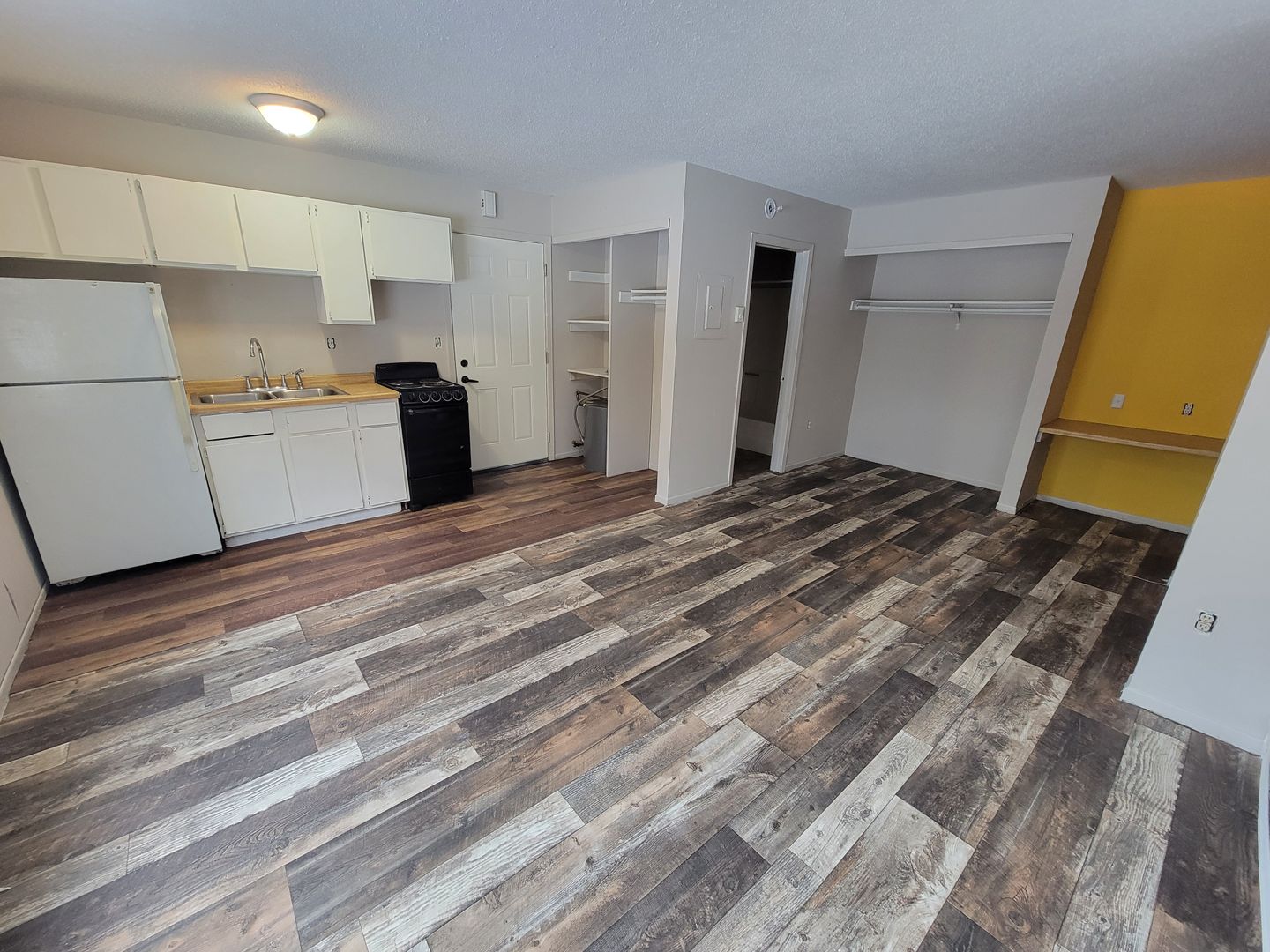 Duluth Apartment: 1526 E Superior St  - 6