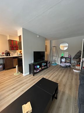 Available August 2026 - Bright, Spacious 1 Bedroom Apartment - Conveniently Located! – photo 1