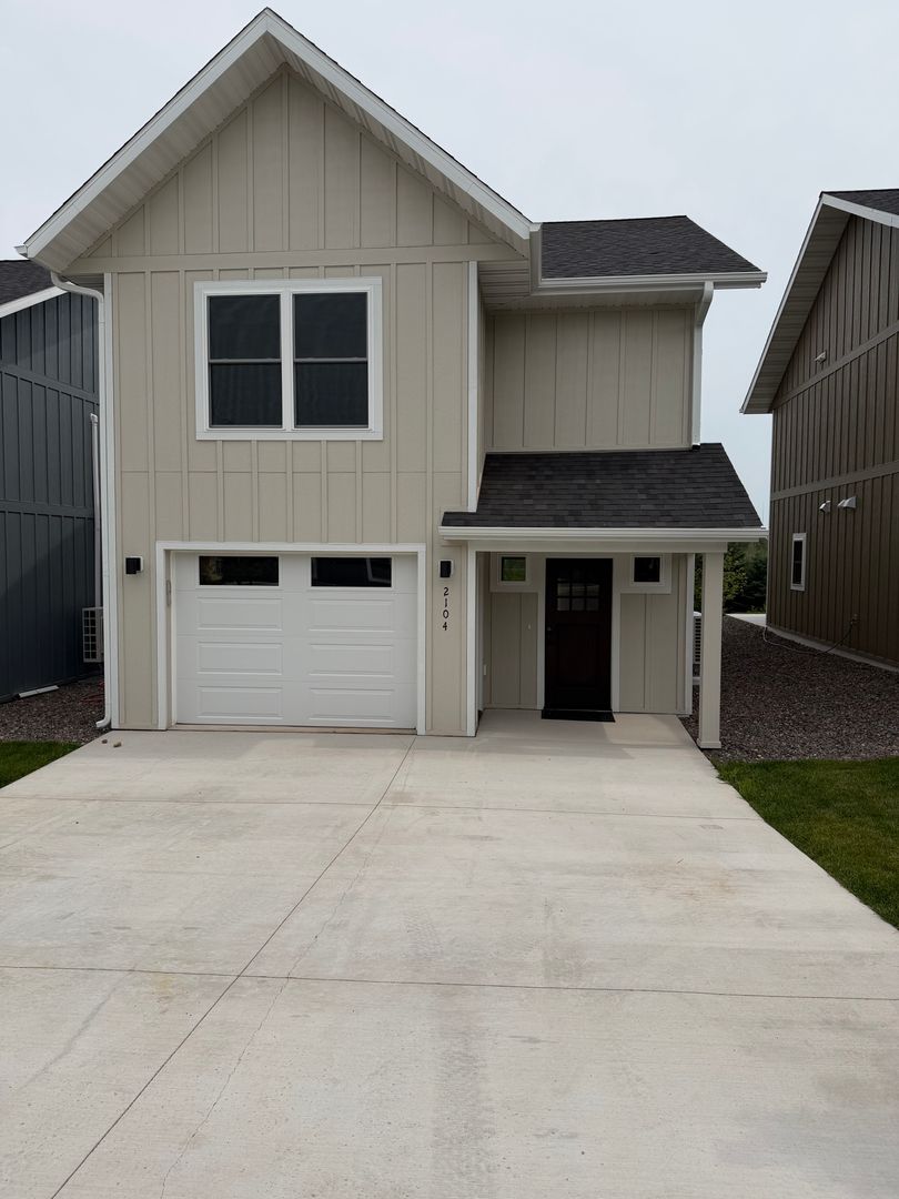 Duluth House: 2104 Cottage Hill