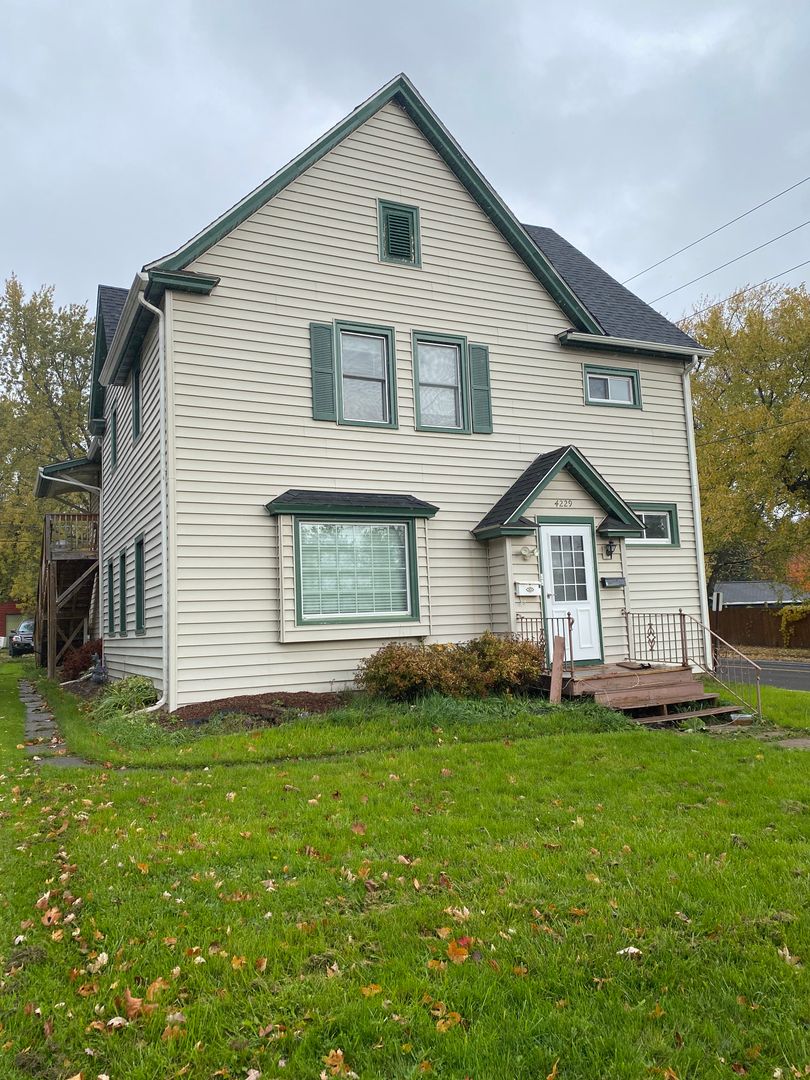 Duluth Apartment: 4229 Gladstone St.