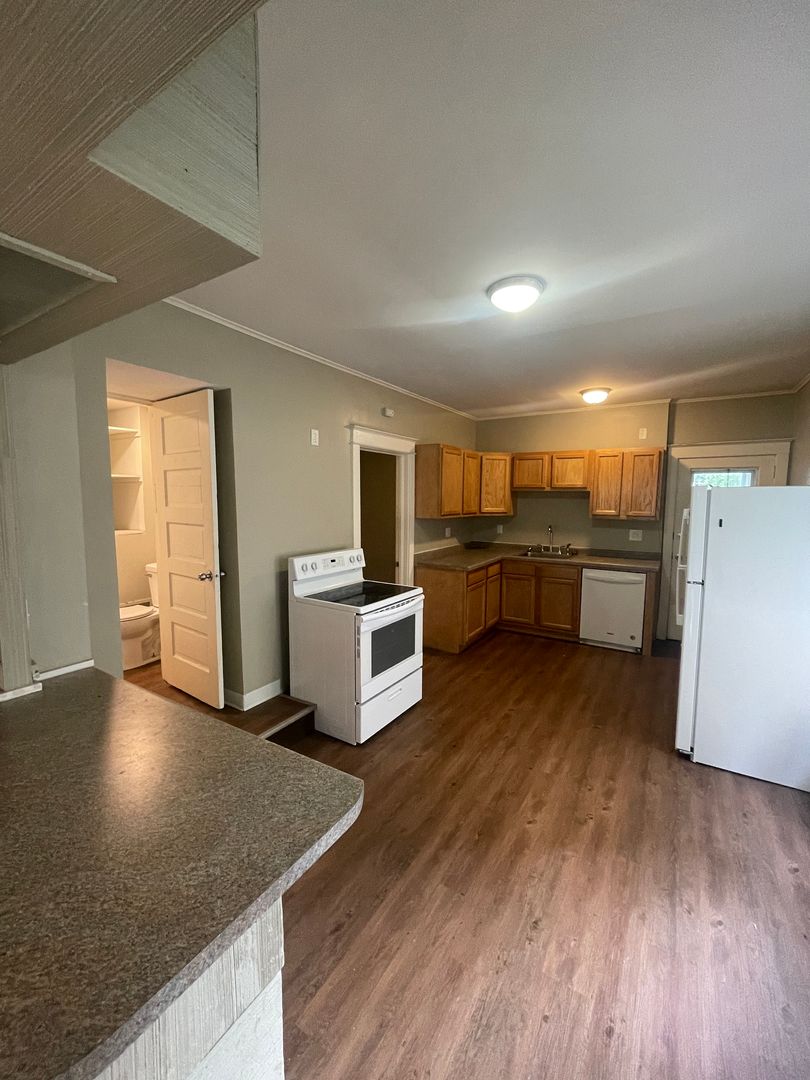 Duluth Apartment: 2214 W 3rd St