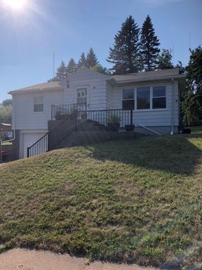 AVAILABLE October -3 Bedroom Home – photo 1