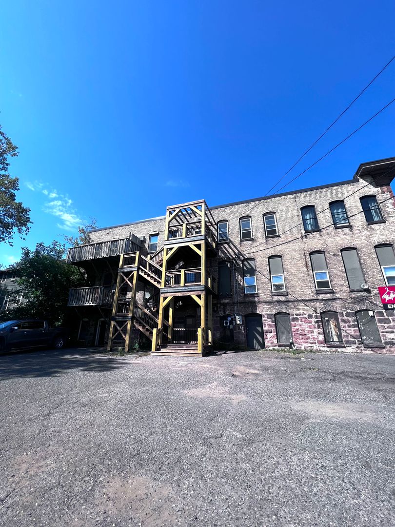 Duluth Apartment: 926 - 932 E 4th St.