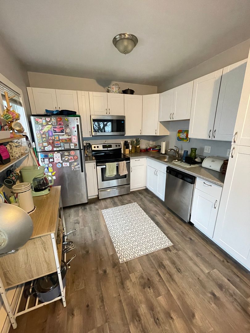 Duluth Apartment: 2317 W 9th St