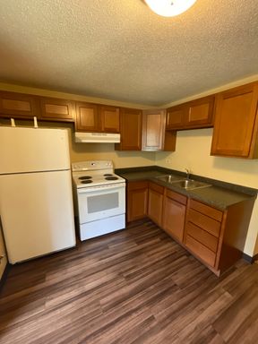 AVAILABLE NOW! - 2 Bed 1 Bath Apt- ELECTRIC INCLUDED!! Section 8 Approved – photo 1