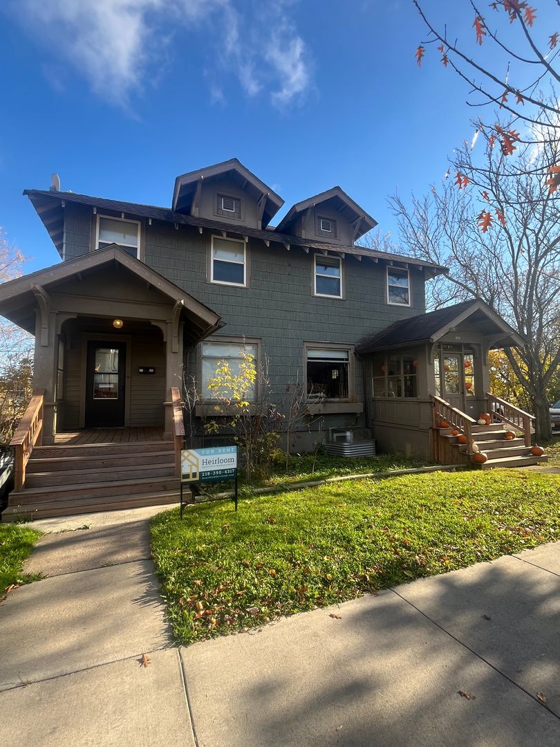 Duluth Apartment: 920-922 E 4th St