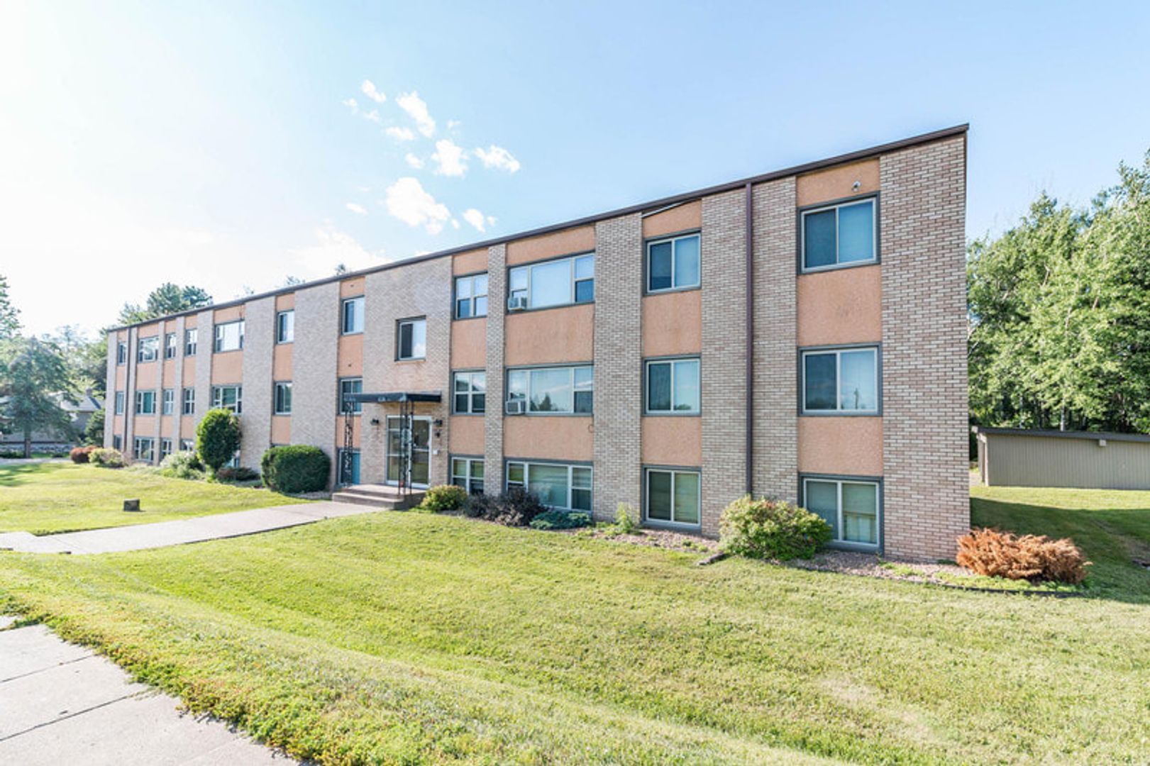 Duluth Apartment: 25 W Redwing St