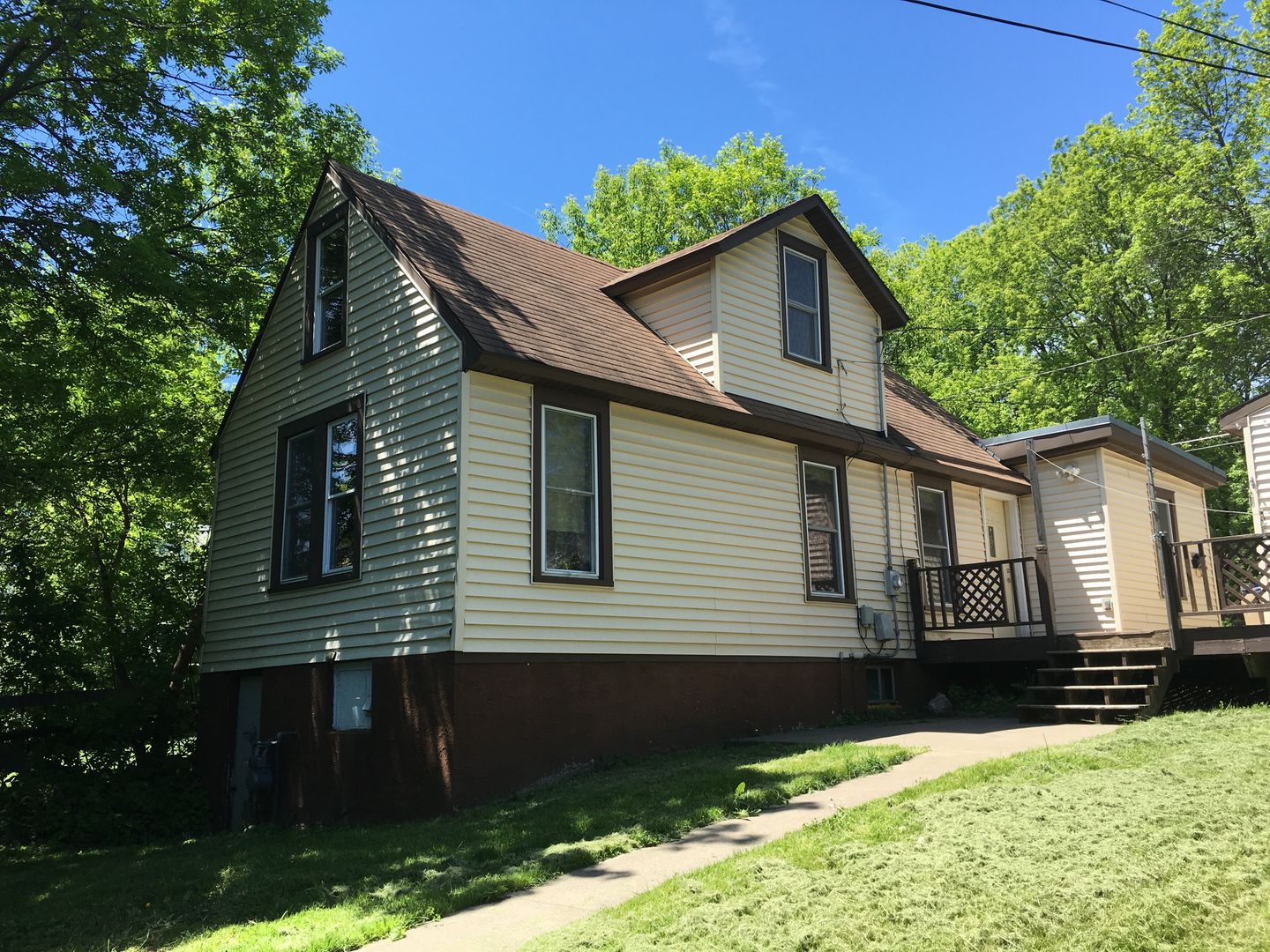 Duluth House: 921 E 8th Street