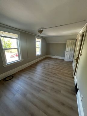 AVAILABLE September - 2 BEDROOM/1 BATHROOM - CENTRALLY LOCATED – photo 1