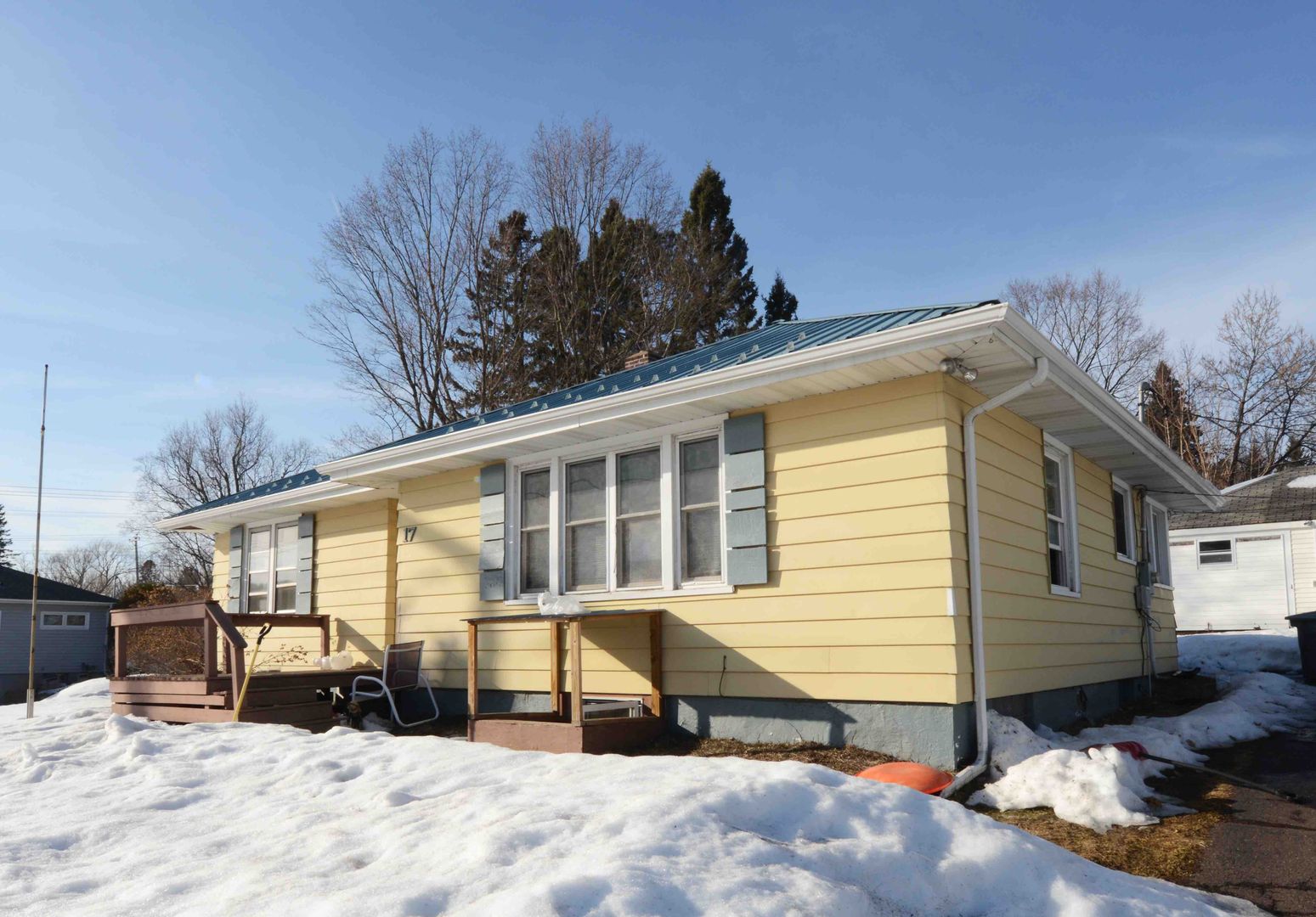 Duluth House: 17 Lyons St