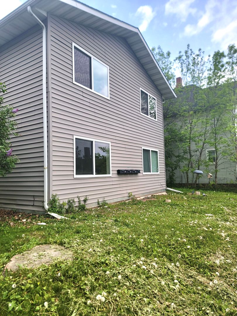 Duluth Apartment: 827-829 E 3rd St