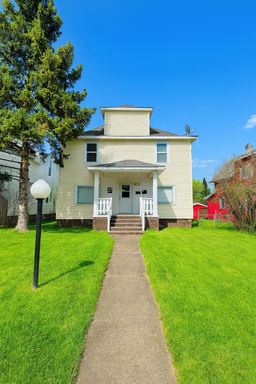 AVAILABLE September 7th! - 2 Bed 1 Bath Upper Duplex Apt! – photo 1