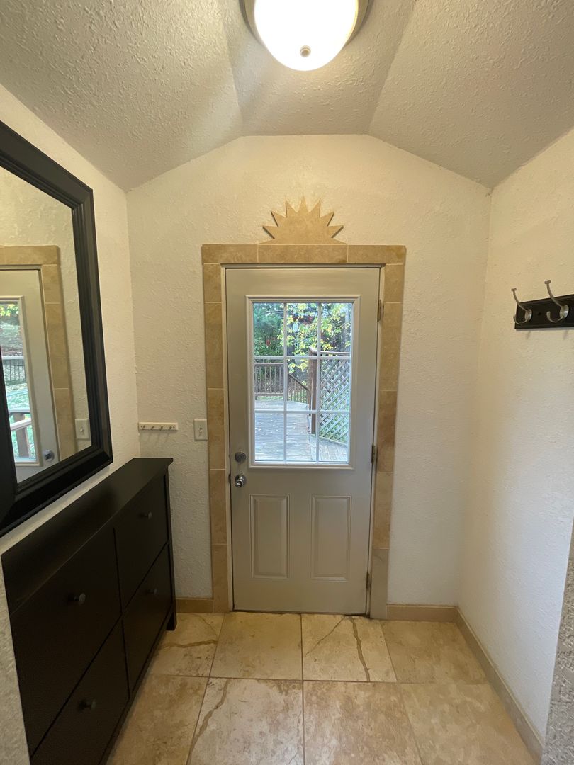 Duluth House: 323 N 8th Ave W