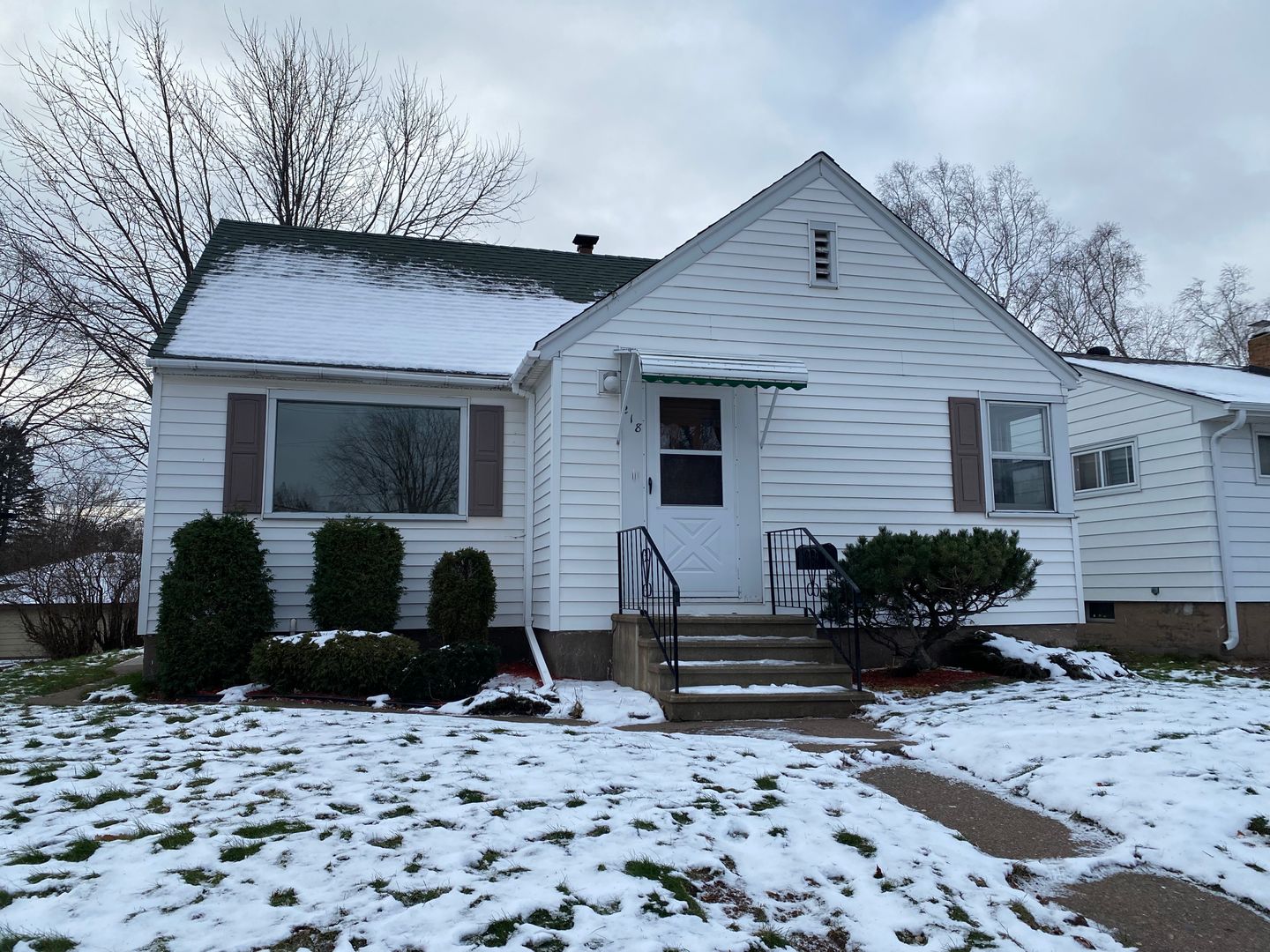 Duluth House: 218 W St Marie