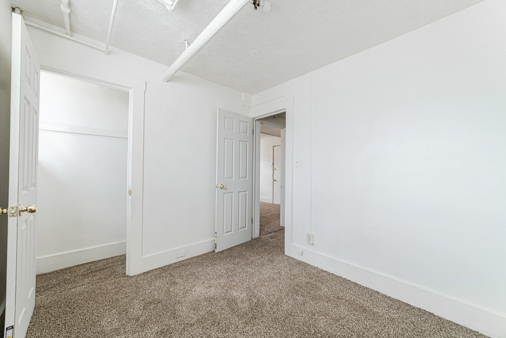 Detroit Apartment: 100 Glynn Ct.