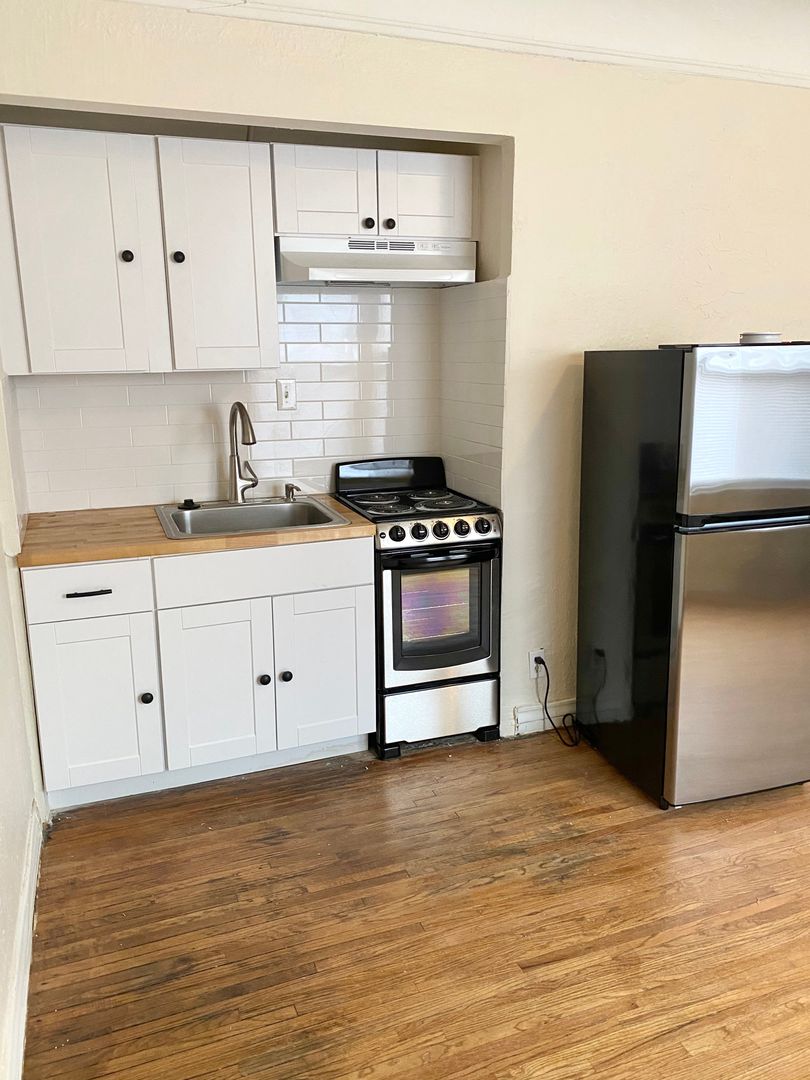 Detroit Apartment: 120 Glynn Ct.