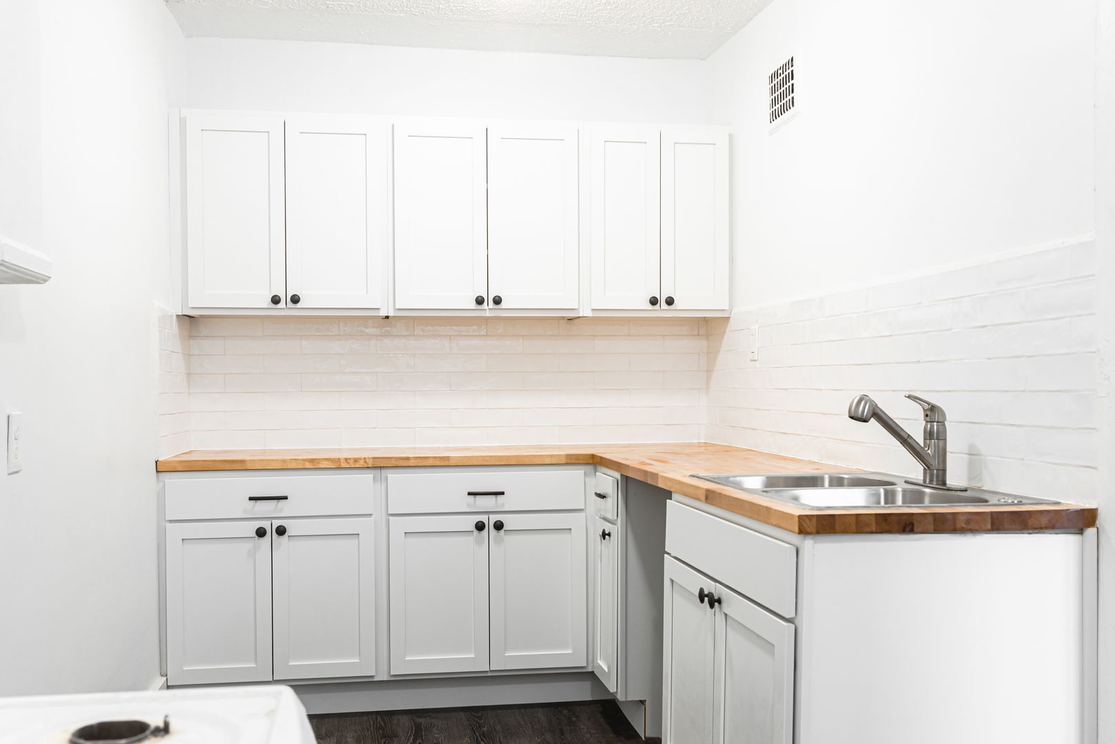 Detroit Apartment: 80 Seward Ave