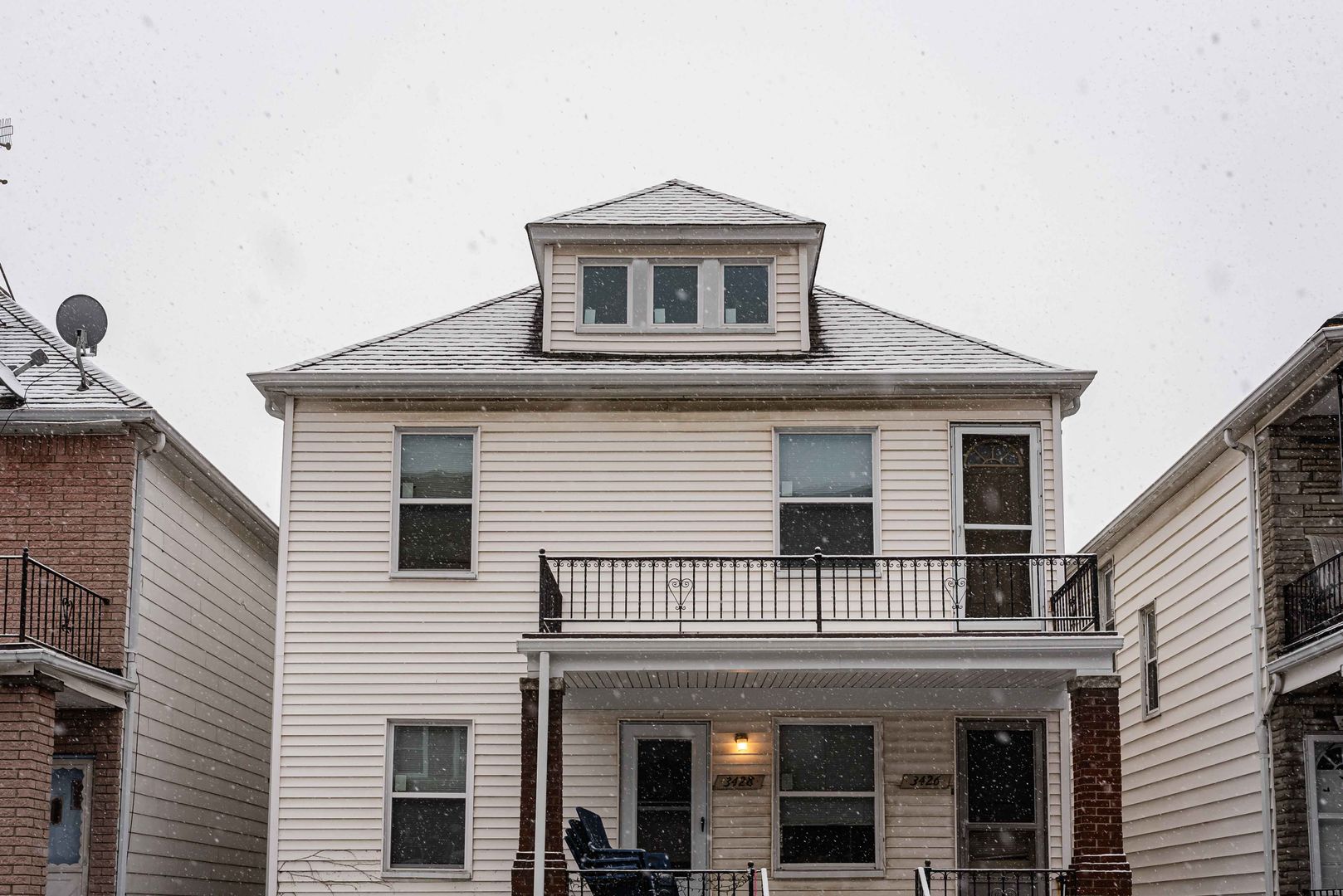 Hamtramck Apartment: 3426 Evaline St.