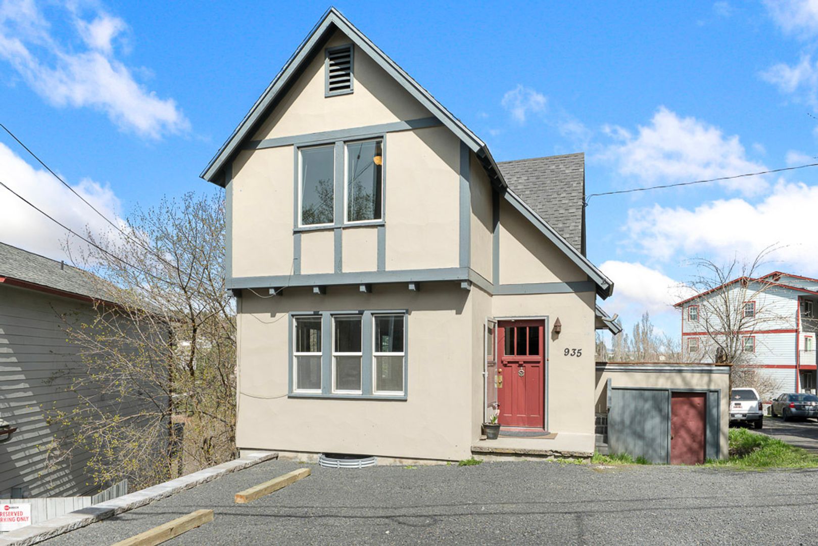 Pullman House: 935 NE Maple Street