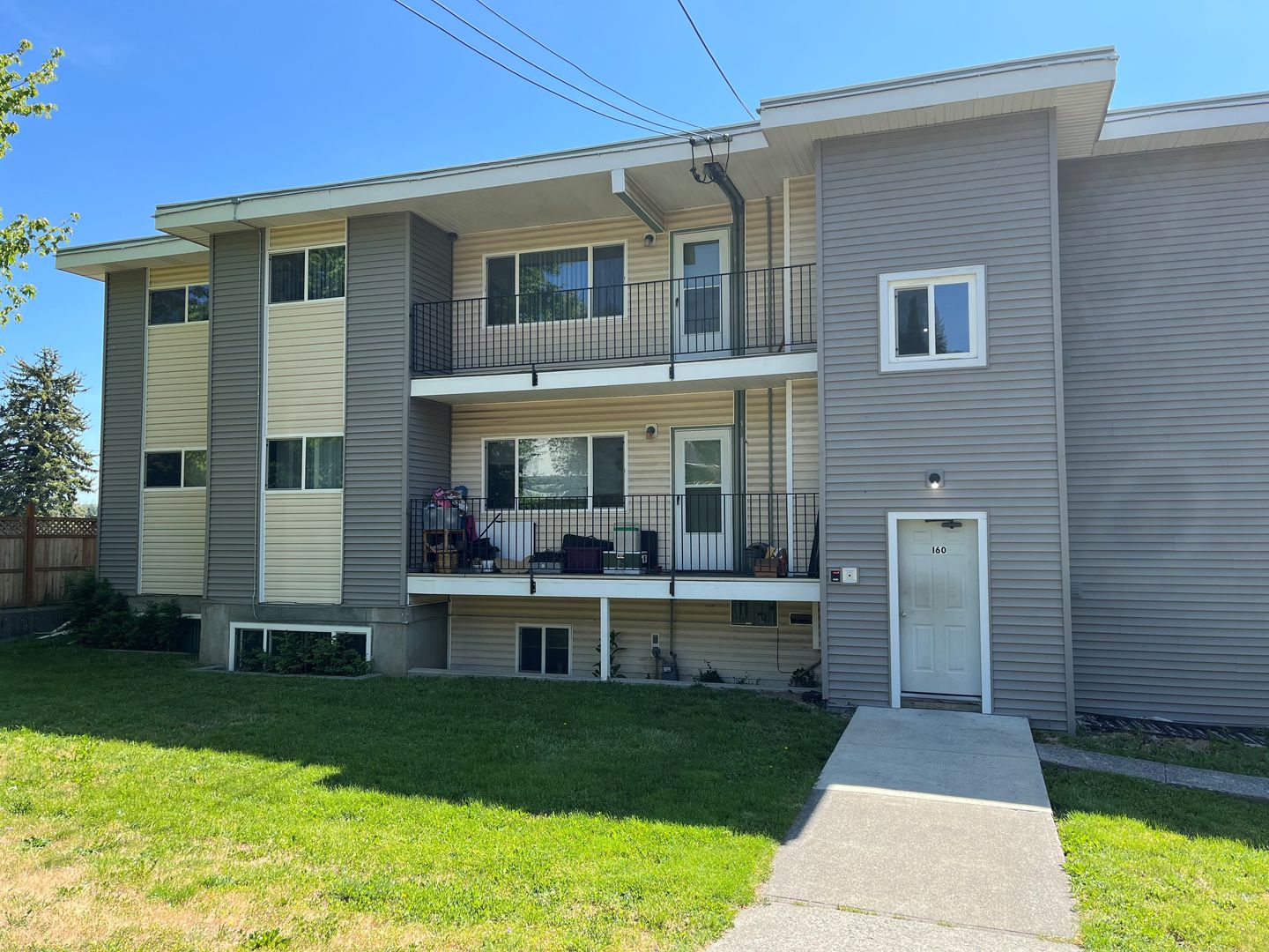Pullman Apartment: 160 NW Stadium Way