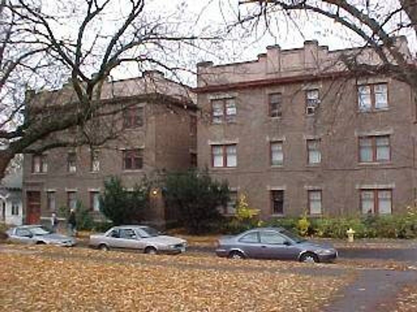 Pullman Apartment: 405 NE Oak Street