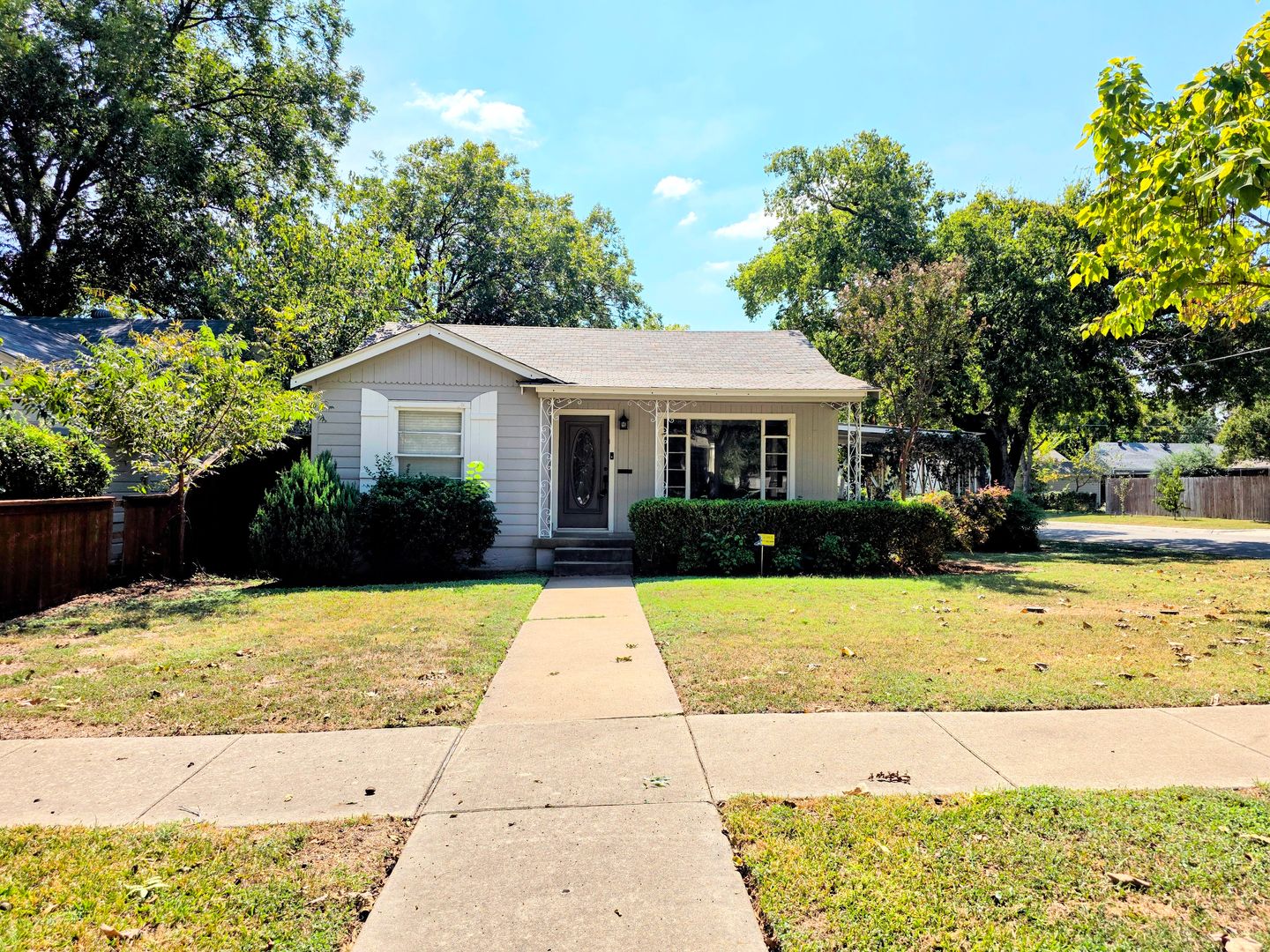 Fort Worth House: 4137 Donnelly Avenue