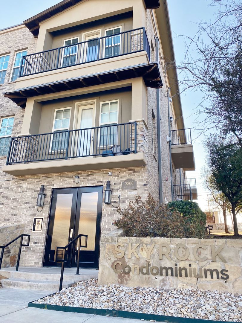Fort Worth House: 2800 Sandage Ave #303