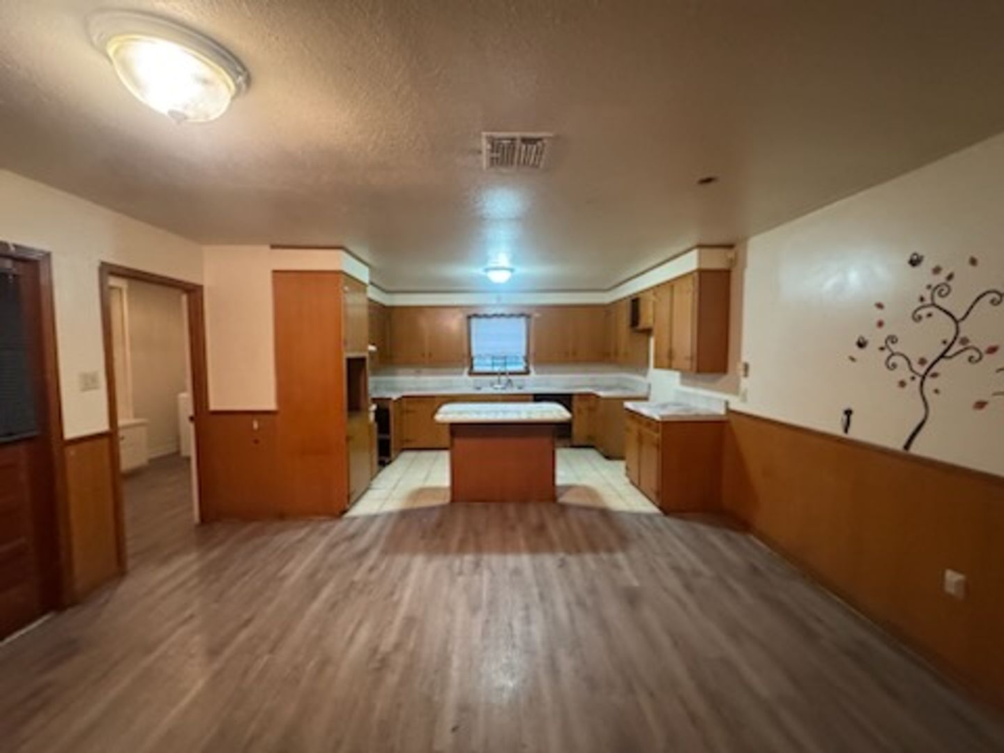Jackson House: 247 Dona Ave
