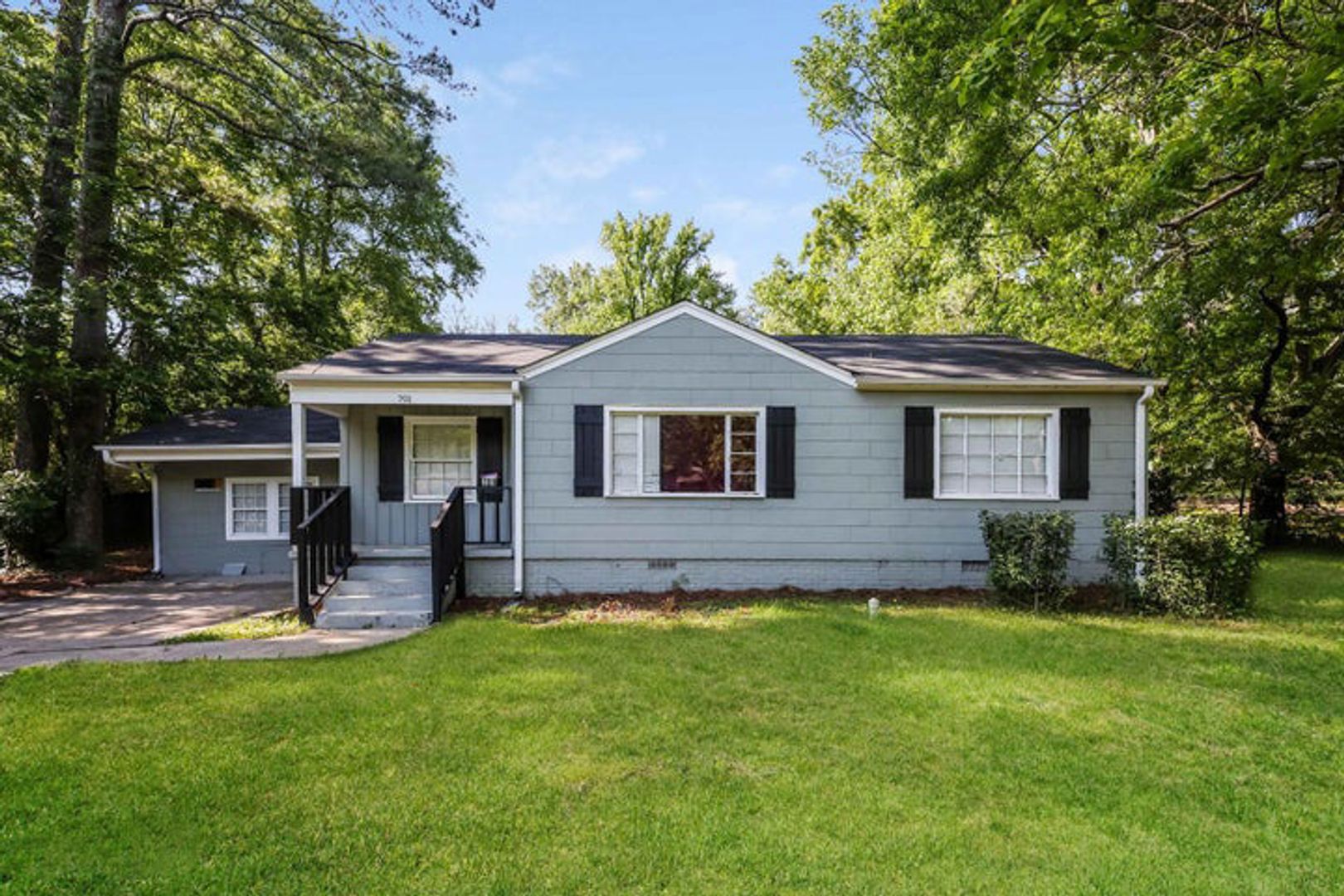 Jackson House: 701 Cedarhurst Dr