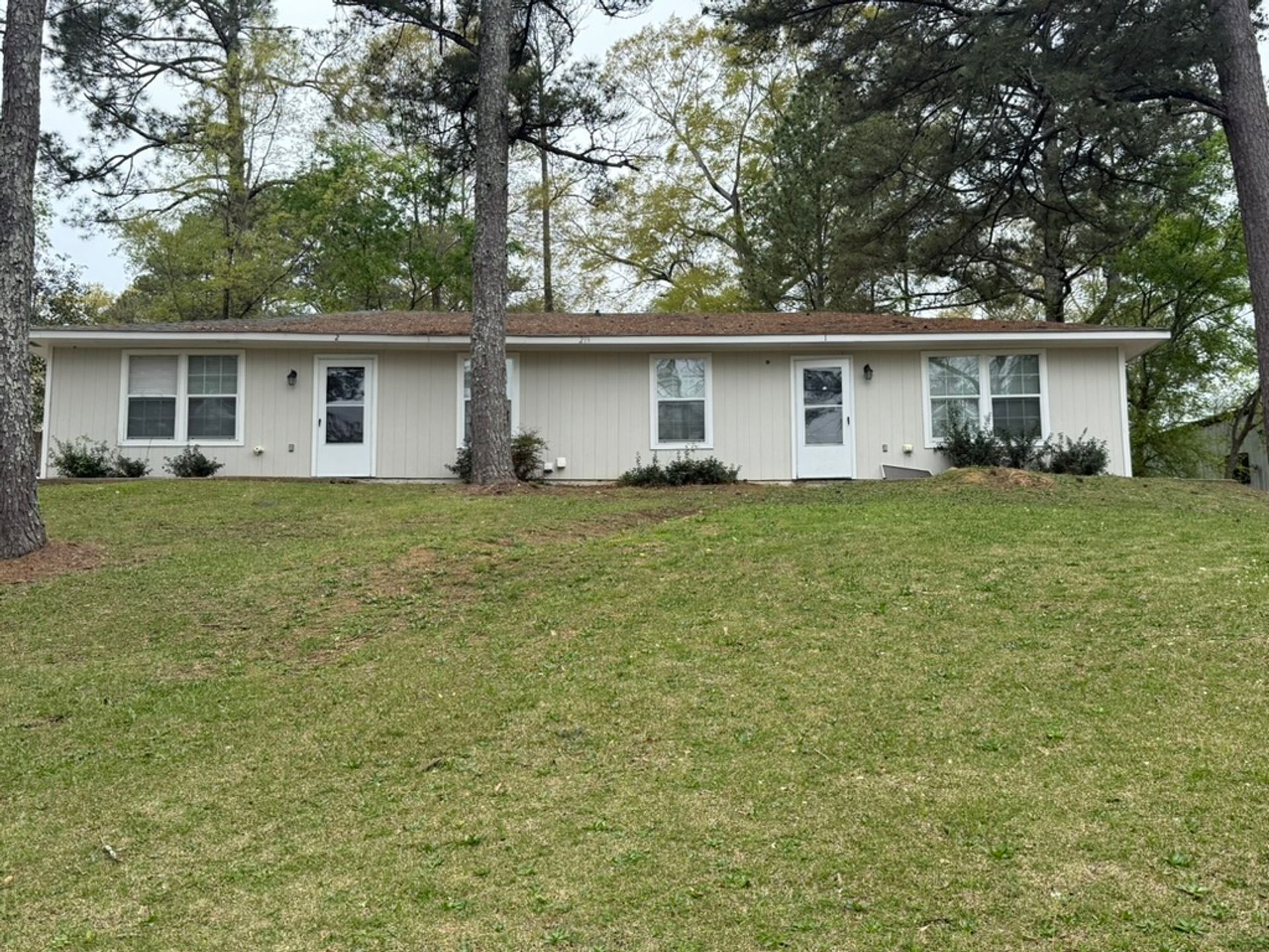 JACKSON Multiplex: 219 LAWRENCE RD - Apt 2