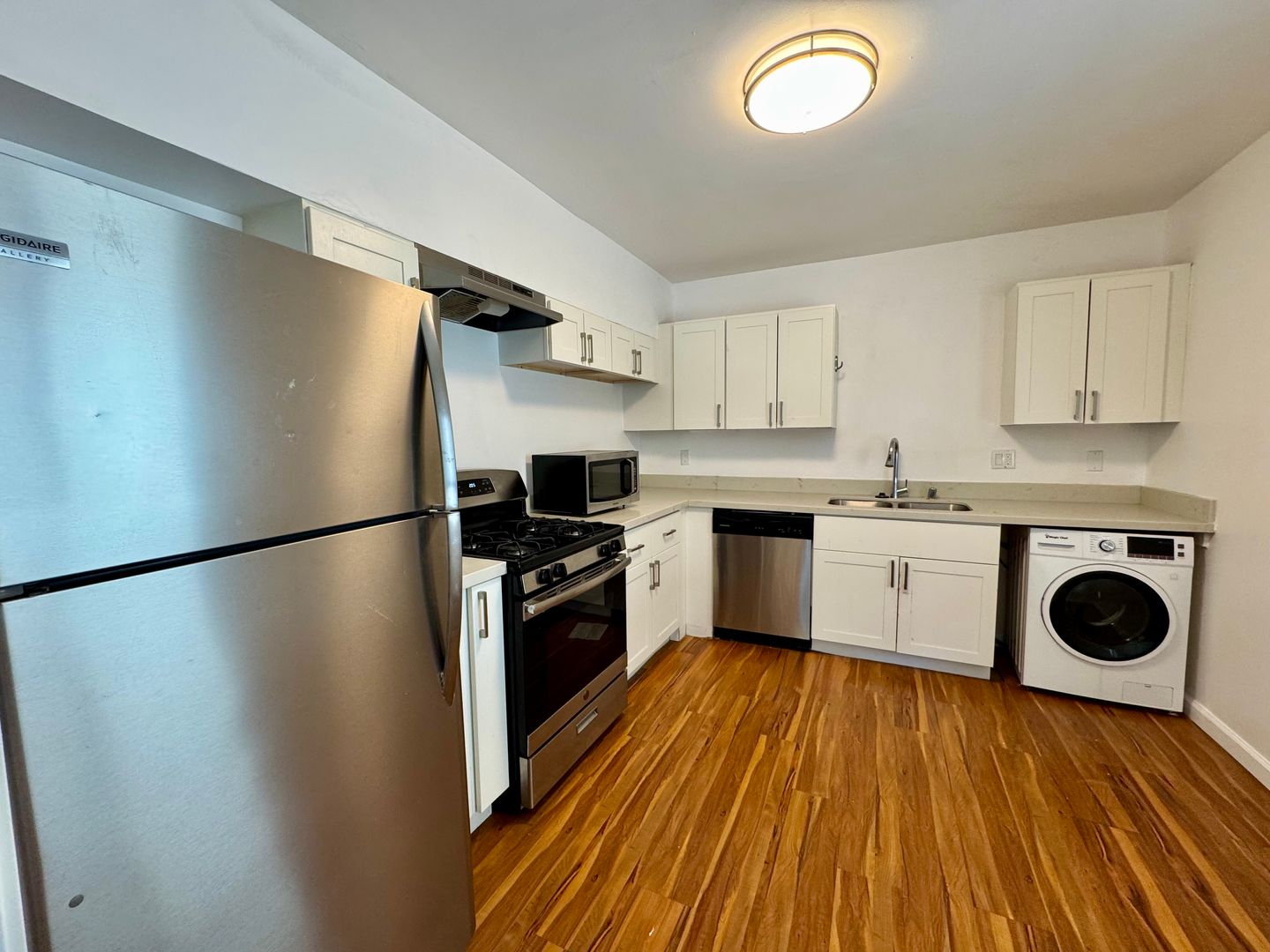 Pasadena Apartment: 275 N Oakland Ave.