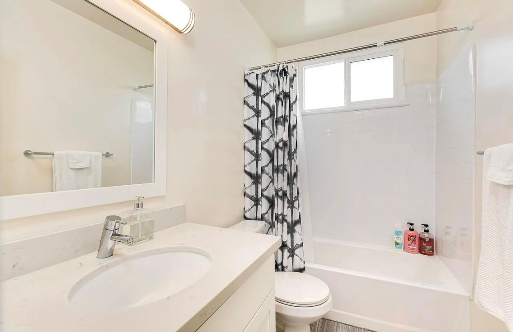 Pasadena Apartment: 303 N. Oakland Ave.