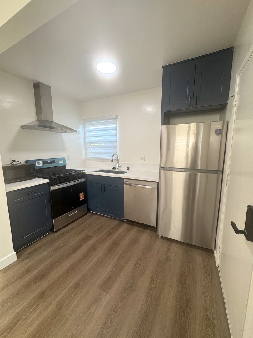 Pasadena Apartment: 1704-1732 N. Sierra Bonita Ave.