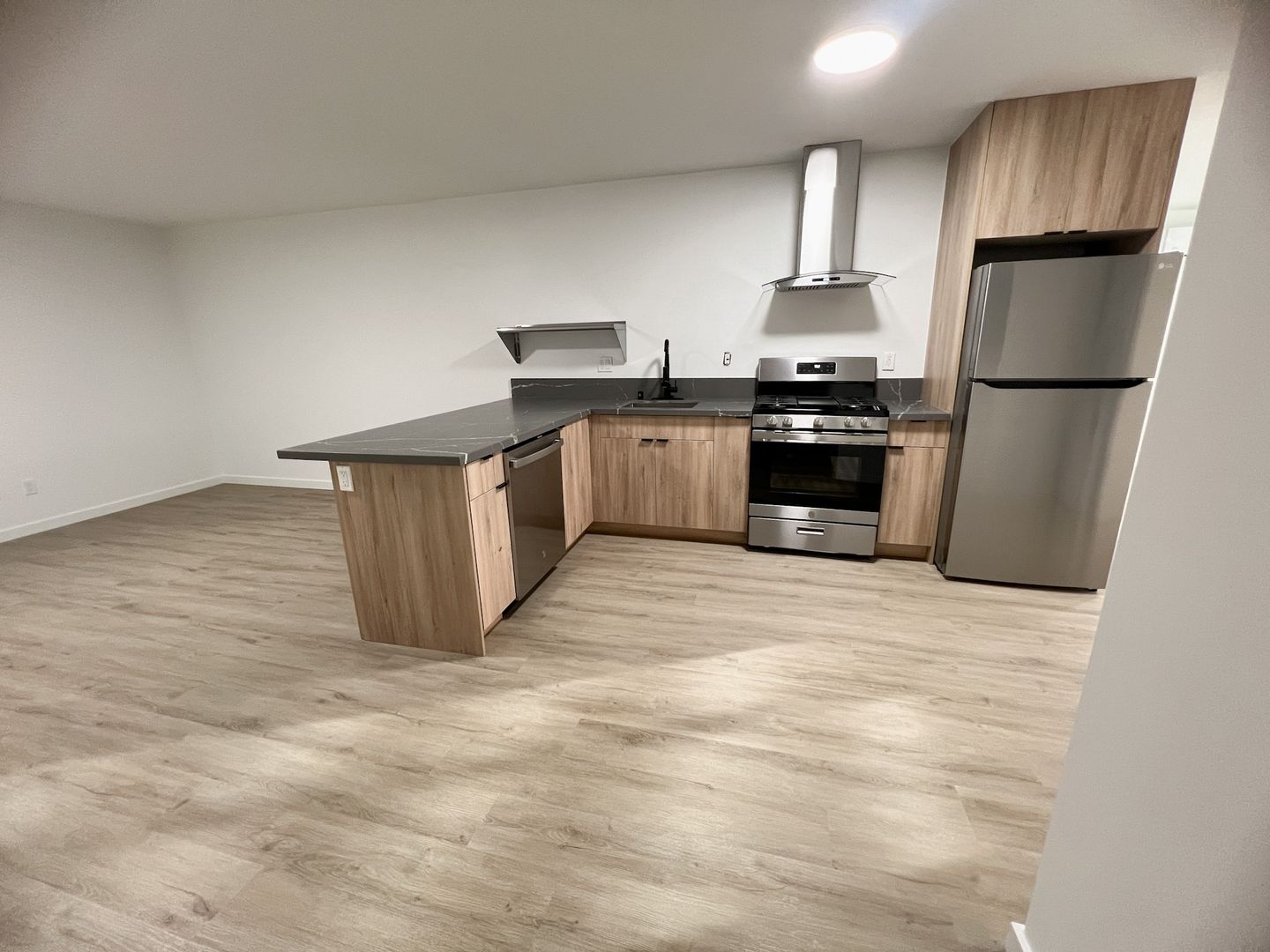 Pasadena Apartment: 1577 N Fair Oaks Avenue