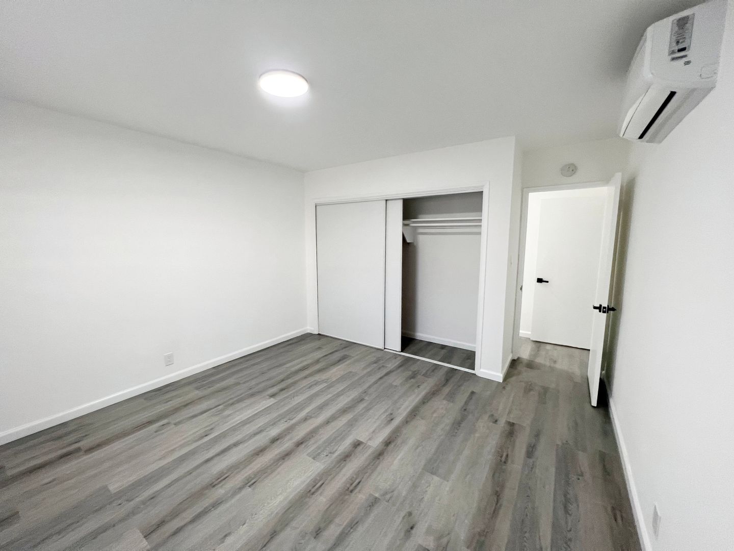 Glendale Apartment: 1063 Justin Avenue