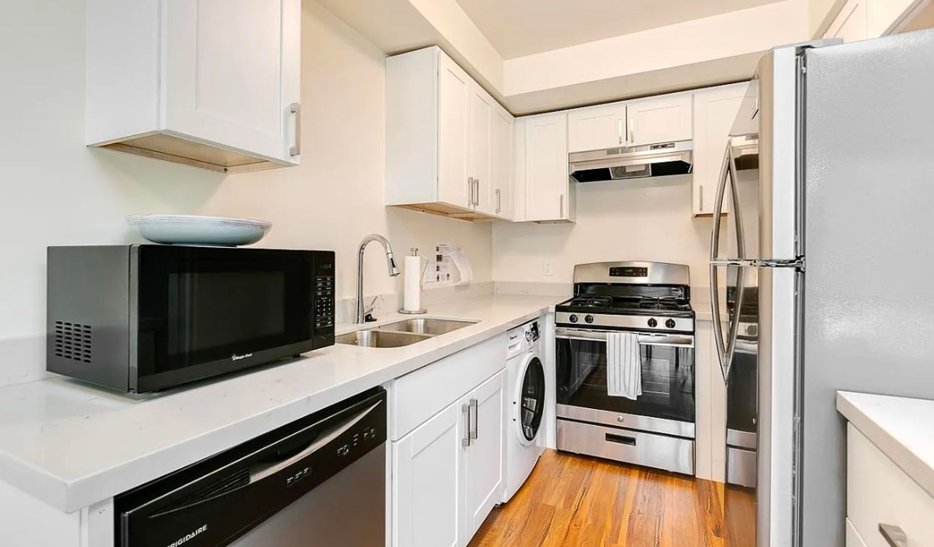 Pasadena Apartment: 303 N. Oakland Ave.