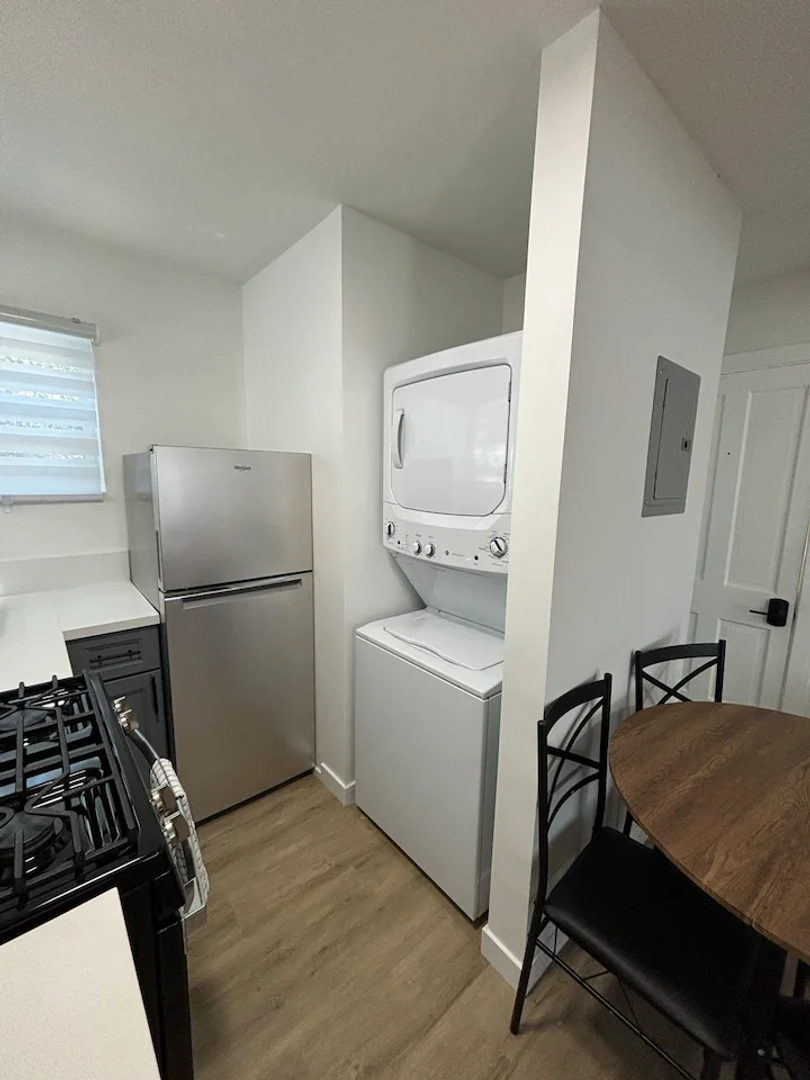 Pasadena Apartment: 190 S Marengo Ave.