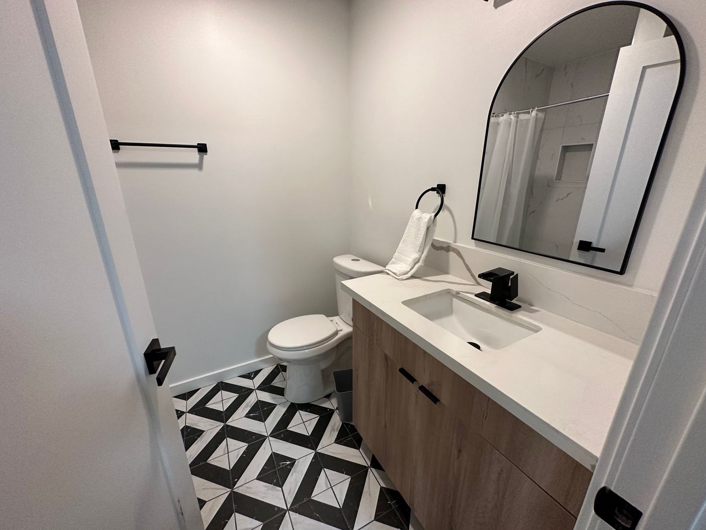 Pasadena Apartment: 1577 N Fair Oaks Avenue