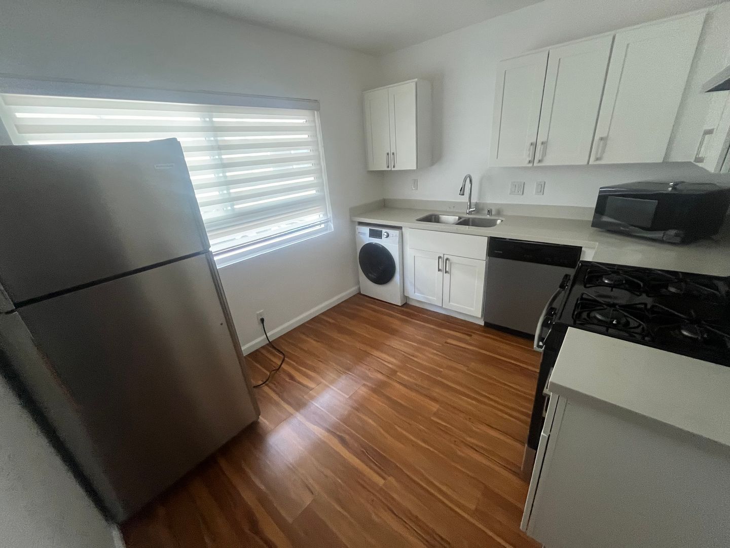 Pasadena Apartment: 275 N Oakland Ave.