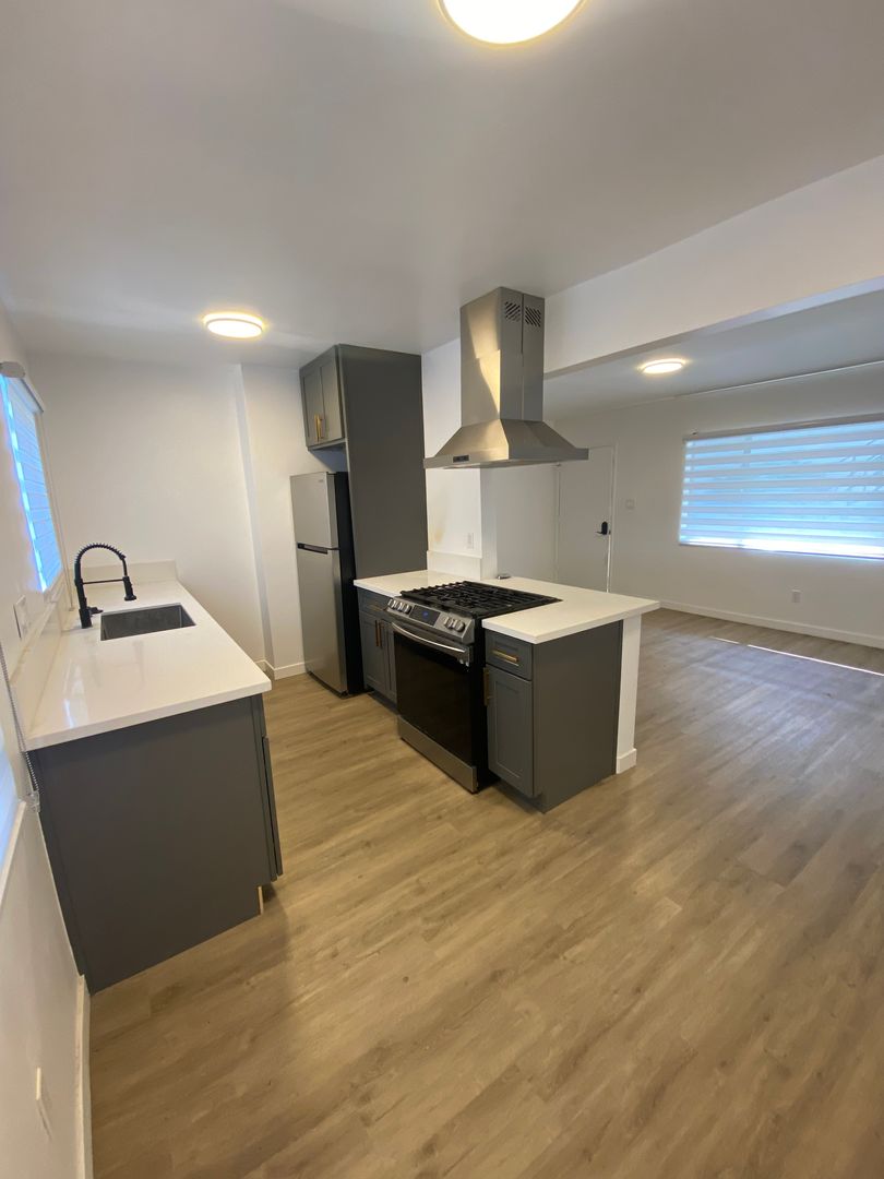 Arcadia Apartment: 521-523 E. Live Oak Avenue