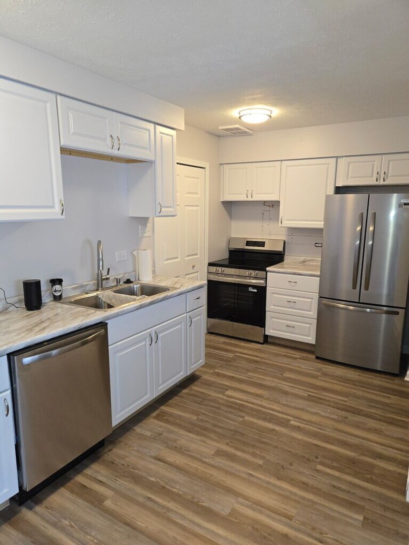 Lorain Apartment: Fillmore and Hancock St