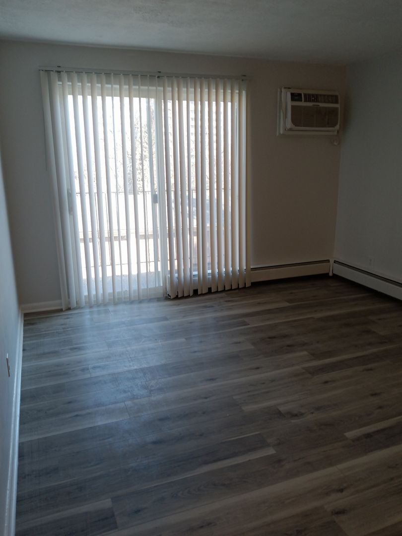 Cleveland Apartment: 1940 W 96th St