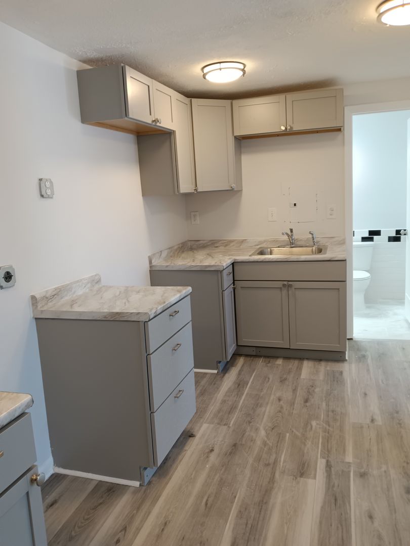 Cleveland Apartment: 1940 W 96th St