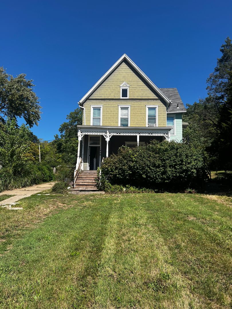 Kansas City Apartment: 1420 W 37th Ave
