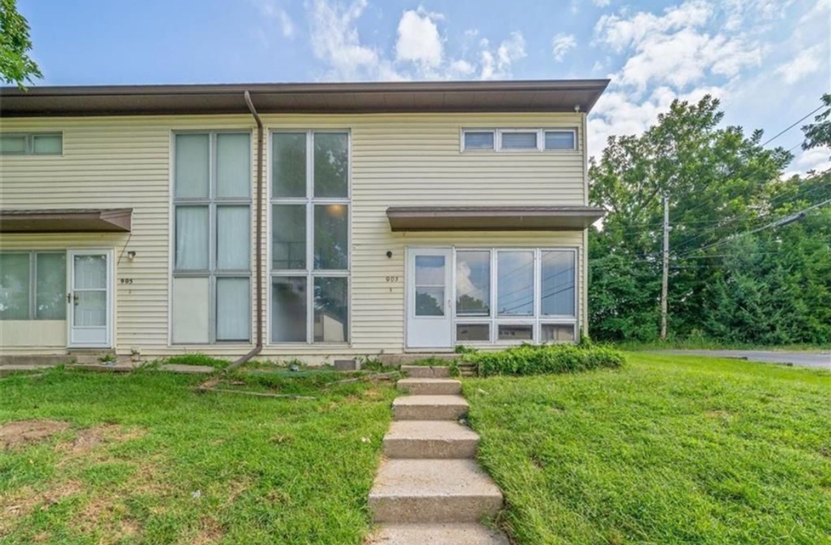 Kansas City House: 903 n 70th St
