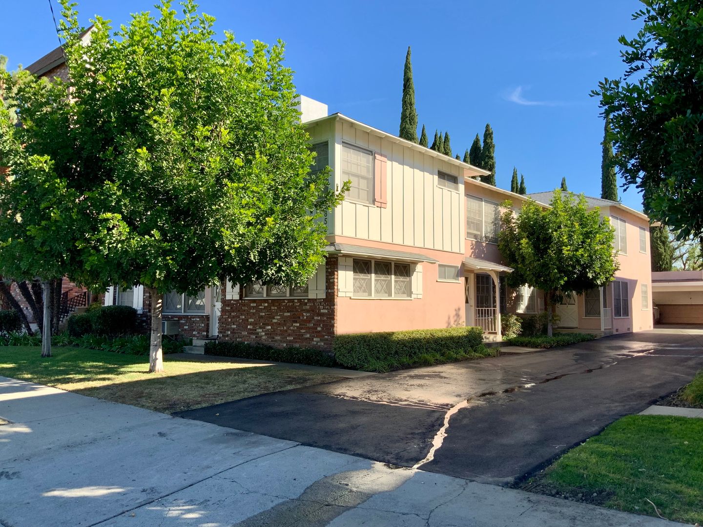 5846 & 5852 Whitsett Ave.